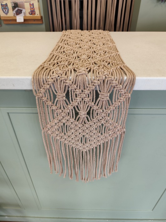 makramy Bieżnik na stół na komodę ozdoba stołu  prezent dla mamy przyjaciółki