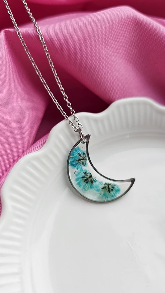 naszyjniki - inne Naszyjnik księżyc z turkusową gipsówką