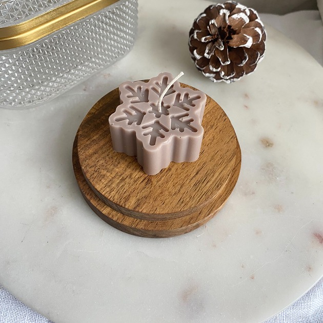 świeczniki i świece Świeca ekologiczna sojowa dekoracyjna "Snowflake" 25x55mm