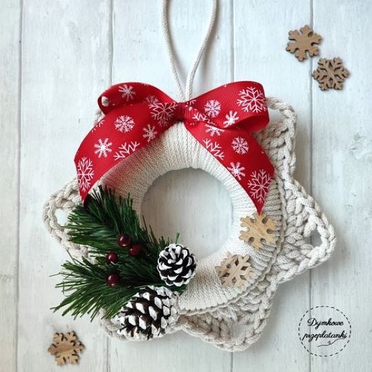 wianki bożonarodzeniowe Wianek świąteczny handmade ze sznurka Gwiazdka