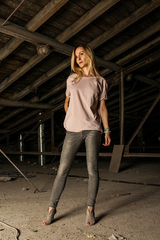 t-shirt damskie Bluzka V-NECK pudrowy róż