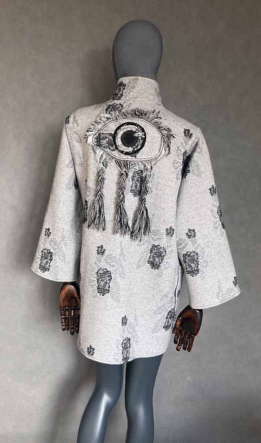 marynarki damskie Kimono wełna w ciapki oko z frędzlami na plecach.