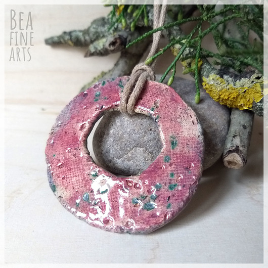 wisiory Wisior ceramiczny "0" różowo - zielony, dwustronny