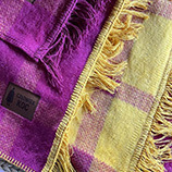 Człowiek koc koce inne niż wszystkie