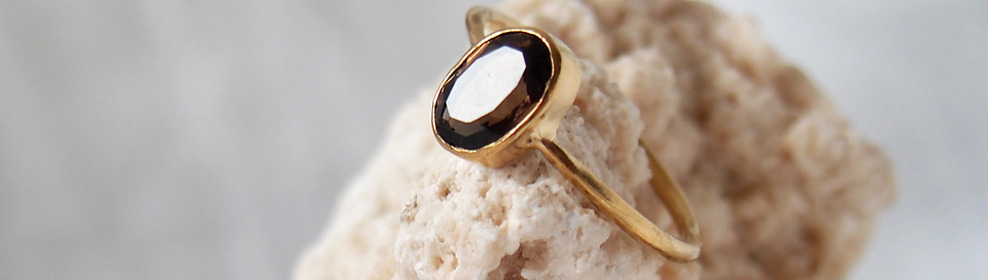 Pierścionek z oczkiem